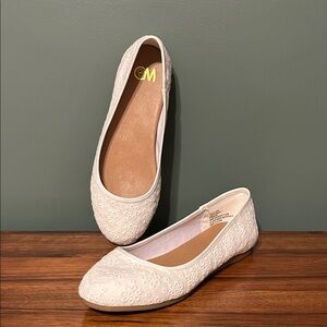 Elegant Cream Ballet Flats
